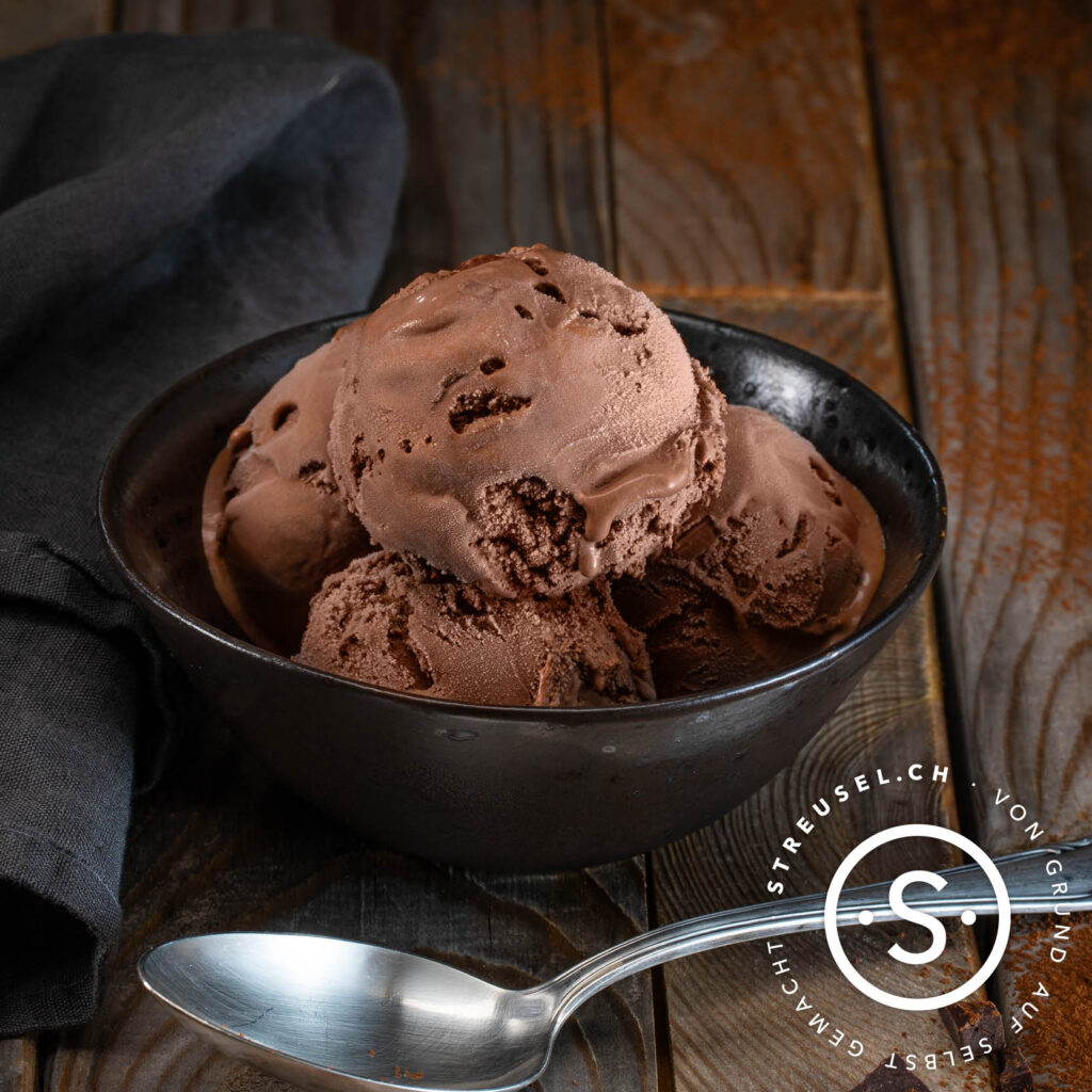 Rezept für selbst gemachtes Schokoladeneis.
