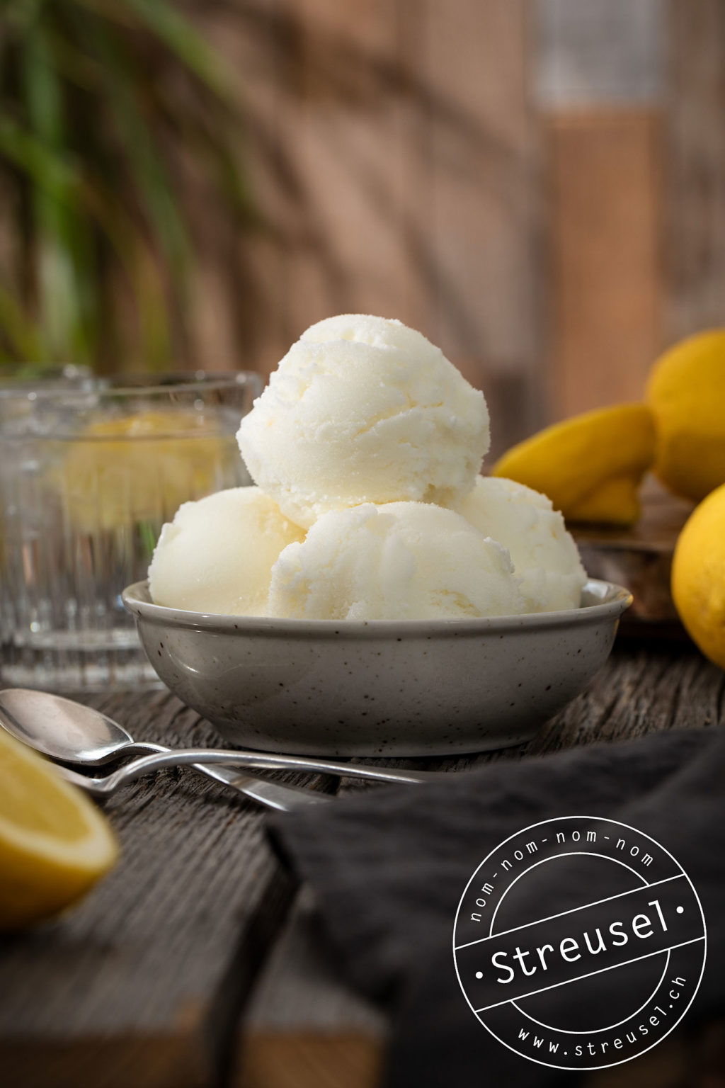 Zitronen-Joghurteis – Rezept von Streusel